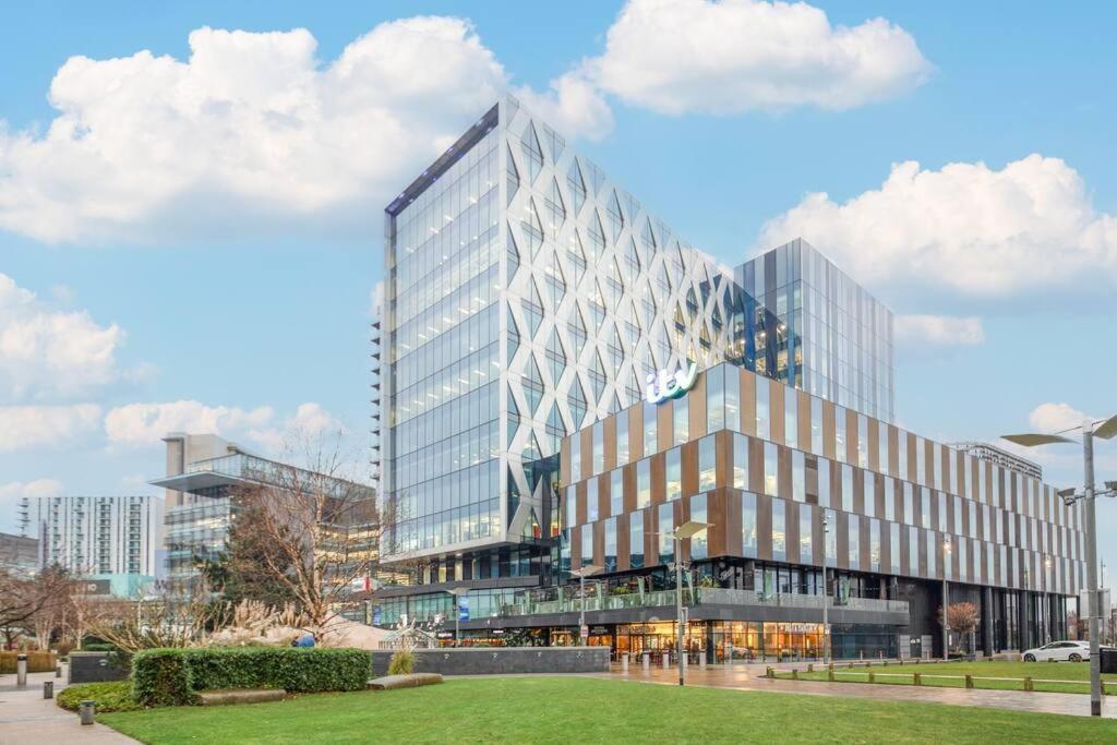 Stylish Mediacity 2Bed, Sleeps 6, Amazing Views Manchester Bagian luar foto