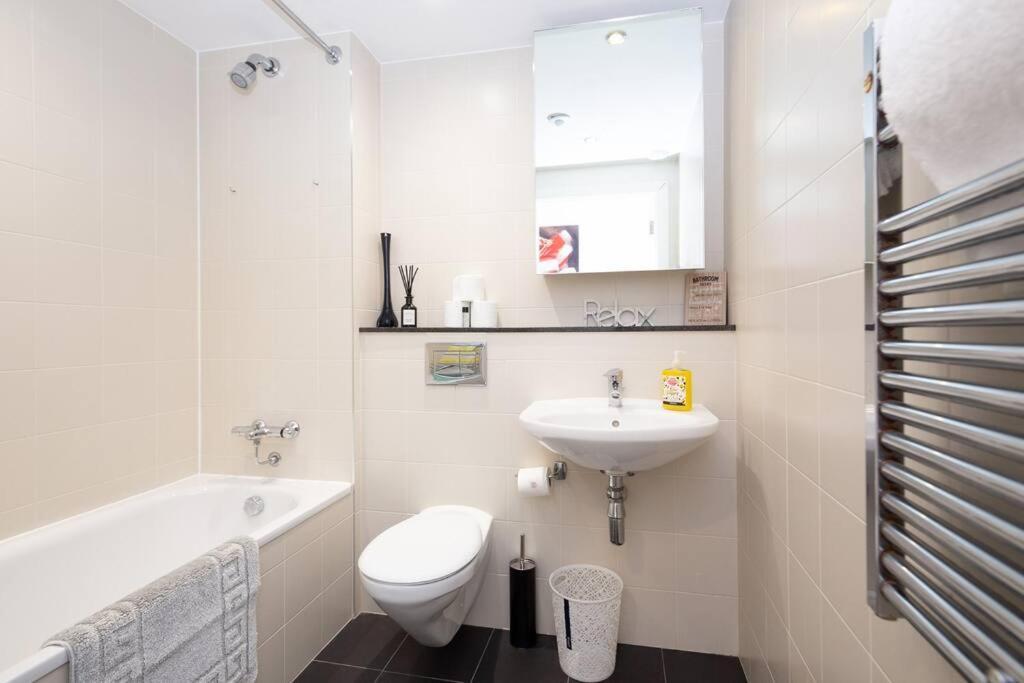 Stylish Mediacity 2Bed, Sleeps 6, Amazing Views Manchester Bagian luar foto