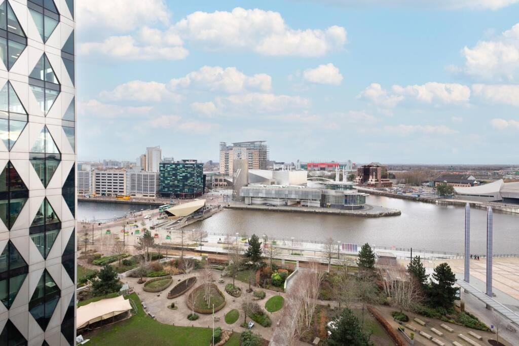 Stylish Mediacity 2Bed, Sleeps 6, Amazing Views Manchester Bagian luar foto