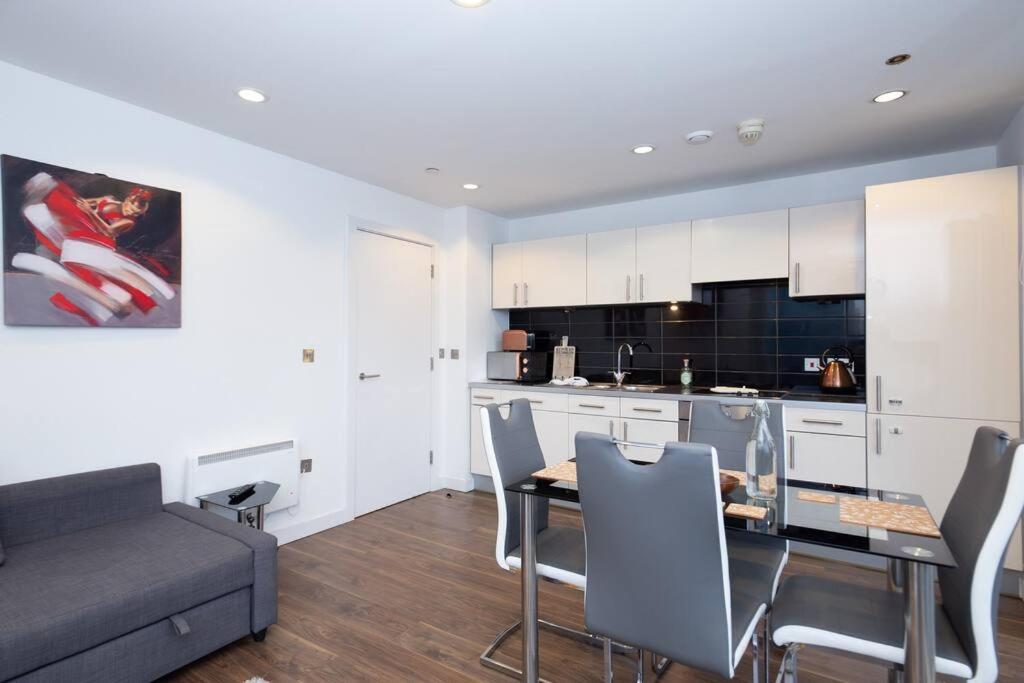 Stylish Mediacity 2Bed, Sleeps 6, Amazing Views Manchester Bagian luar foto