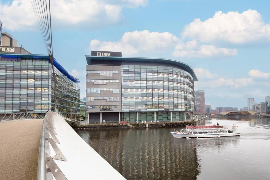 Stylish Mediacity 2Bed, Sleeps 6, Amazing Views Manchester Bagian luar foto