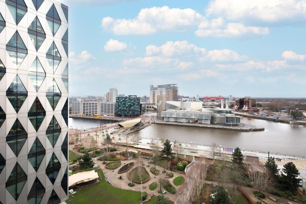 Stylish Mediacity 2Bed, Sleeps 6, Amazing Views Manchester Bagian luar foto