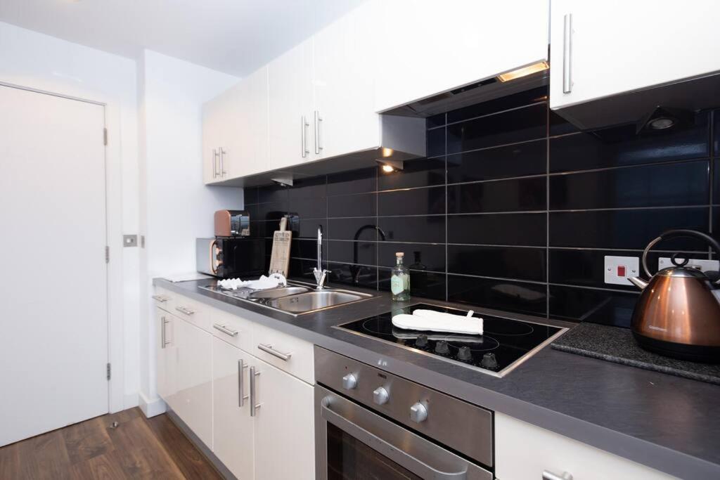 Stylish Mediacity 2Bed, Sleeps 6, Amazing Views Manchester Bagian luar foto
