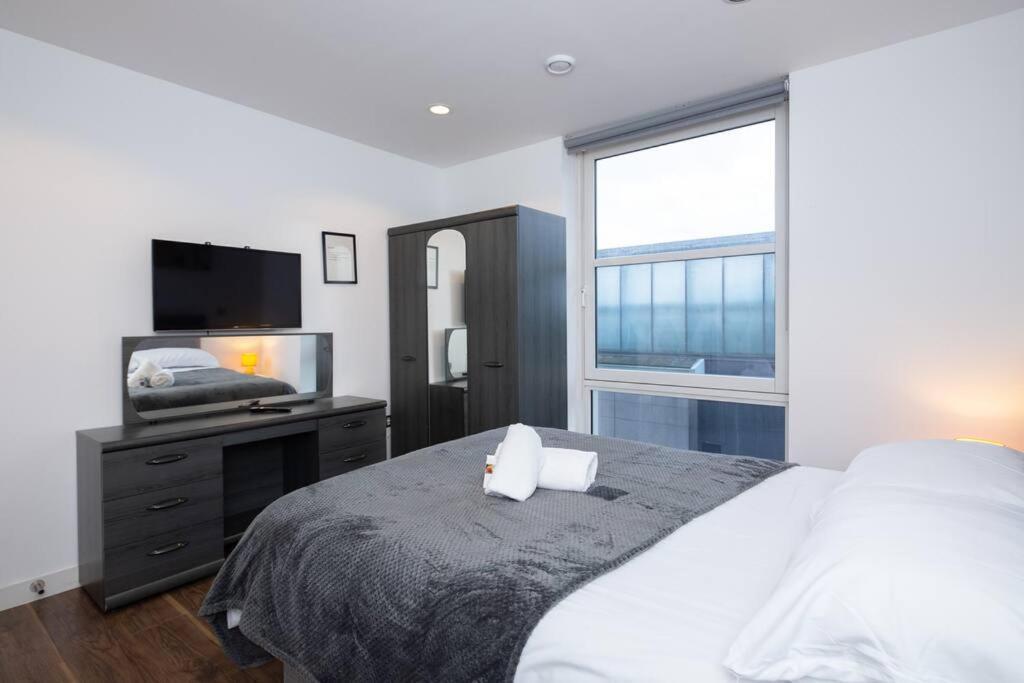Stylish Mediacity 2Bed, Sleeps 6, Amazing Views Manchester Bagian luar foto