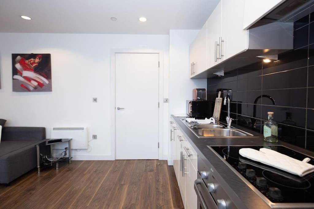 Stylish Mediacity 2Bed, Sleeps 6, Amazing Views Manchester Bagian luar foto