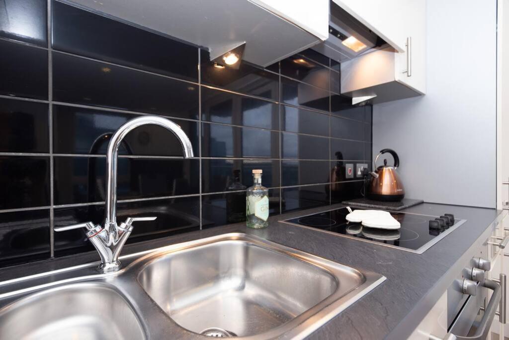 Stylish Mediacity 2Bed, Sleeps 6, Amazing Views Manchester Bagian luar foto