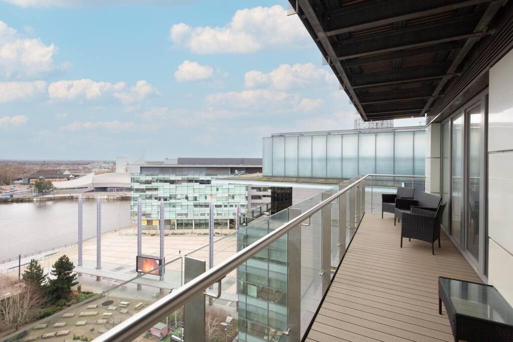 Stylish Mediacity 2Bed, Sleeps 6, Amazing Views Manchester Bagian luar foto