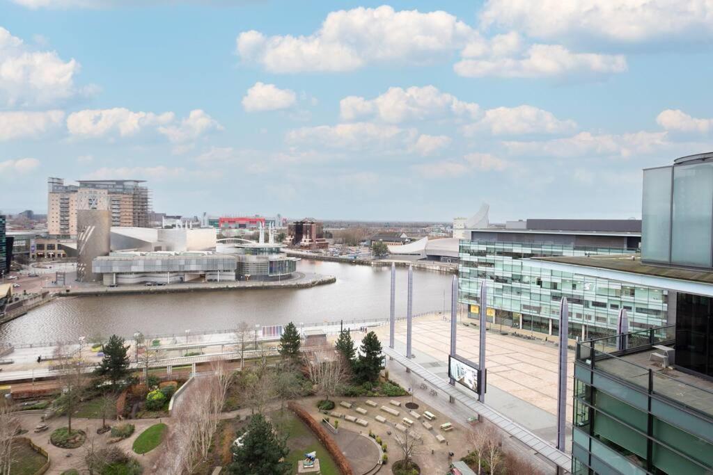 Stylish Mediacity 2Bed, Sleeps 6, Amazing Views Manchester Bagian luar foto