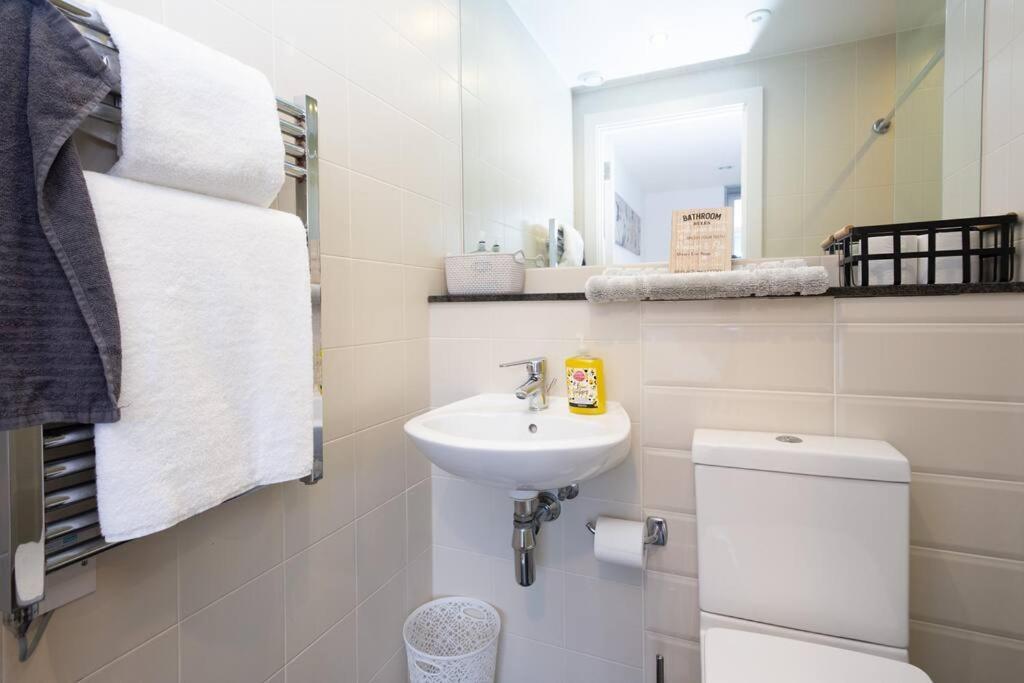 Stylish Mediacity 2Bed, Sleeps 6, Amazing Views Manchester Bagian luar foto