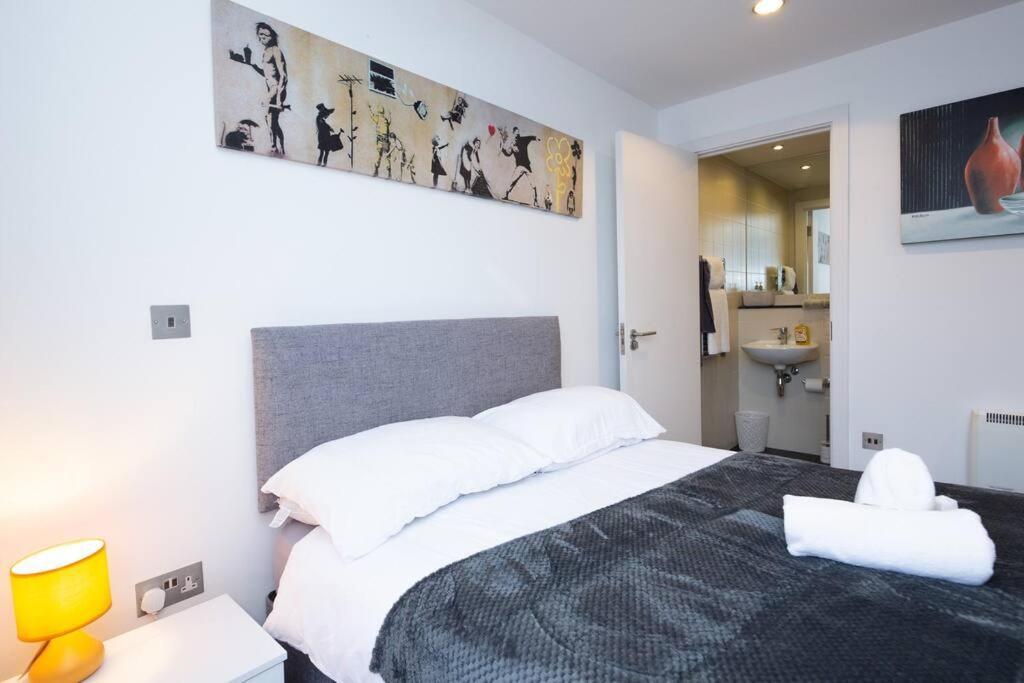 Stylish Mediacity 2Bed, Sleeps 6, Amazing Views Manchester Bagian luar foto