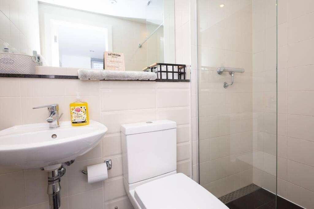 Stylish Mediacity 2Bed, Sleeps 6, Amazing Views Manchester Bagian luar foto