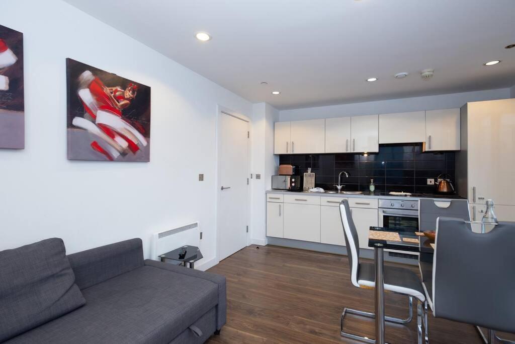 Stylish Mediacity 2Bed, Sleeps 6, Amazing Views Manchester Bagian luar foto