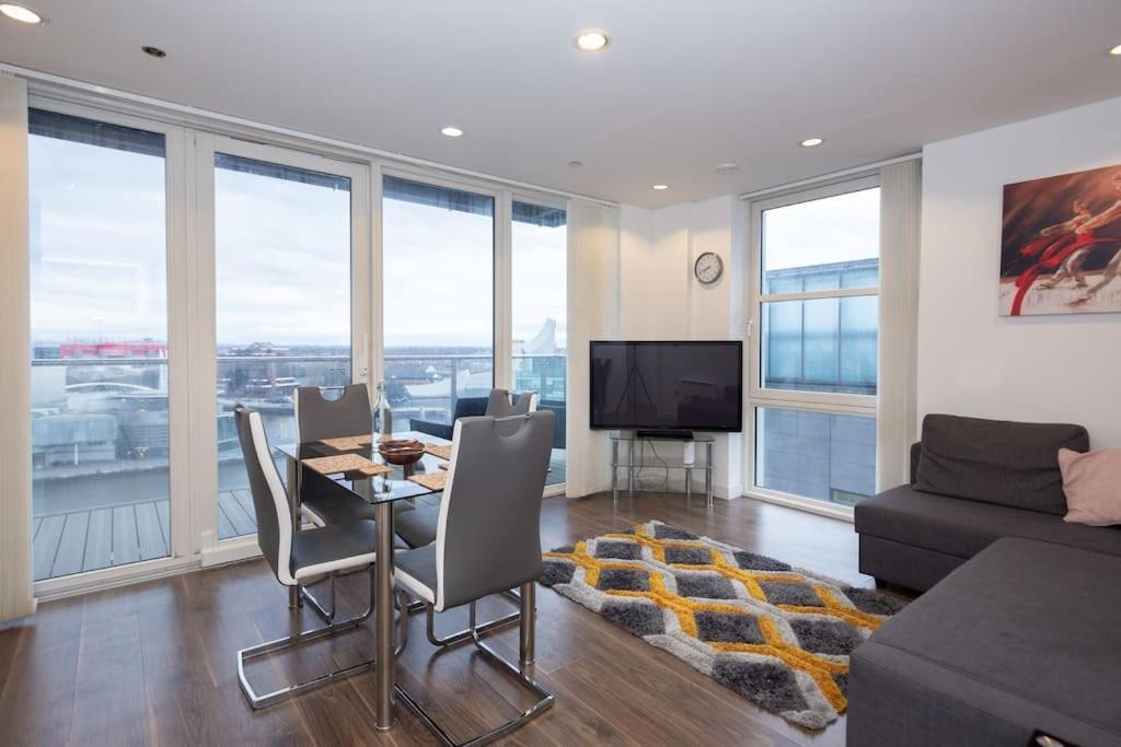 Stylish Mediacity 2Bed, Sleeps 6, Amazing Views Manchester Bagian luar foto