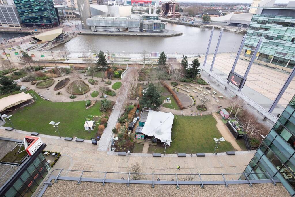 Stylish Mediacity 2Bed, Sleeps 6, Amazing Views Manchester Bagian luar foto